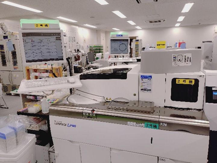 全自動免疫測定装置（ルミパルス L2400）