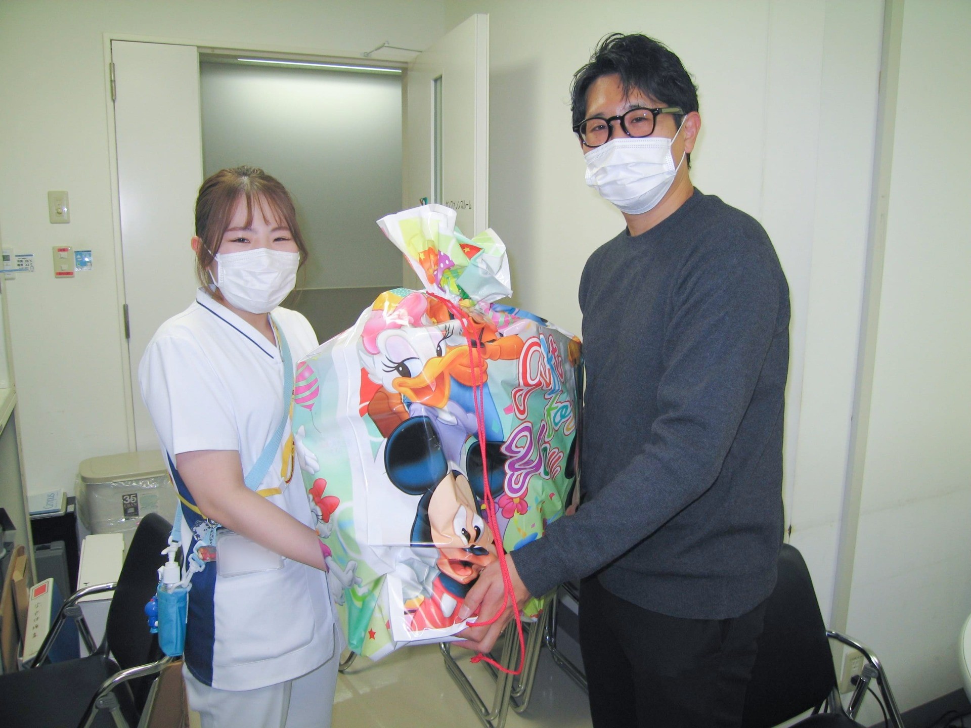 辻 秀明様よりクリスマスプレゼント（おもちゃ等）のご寄附がありました。