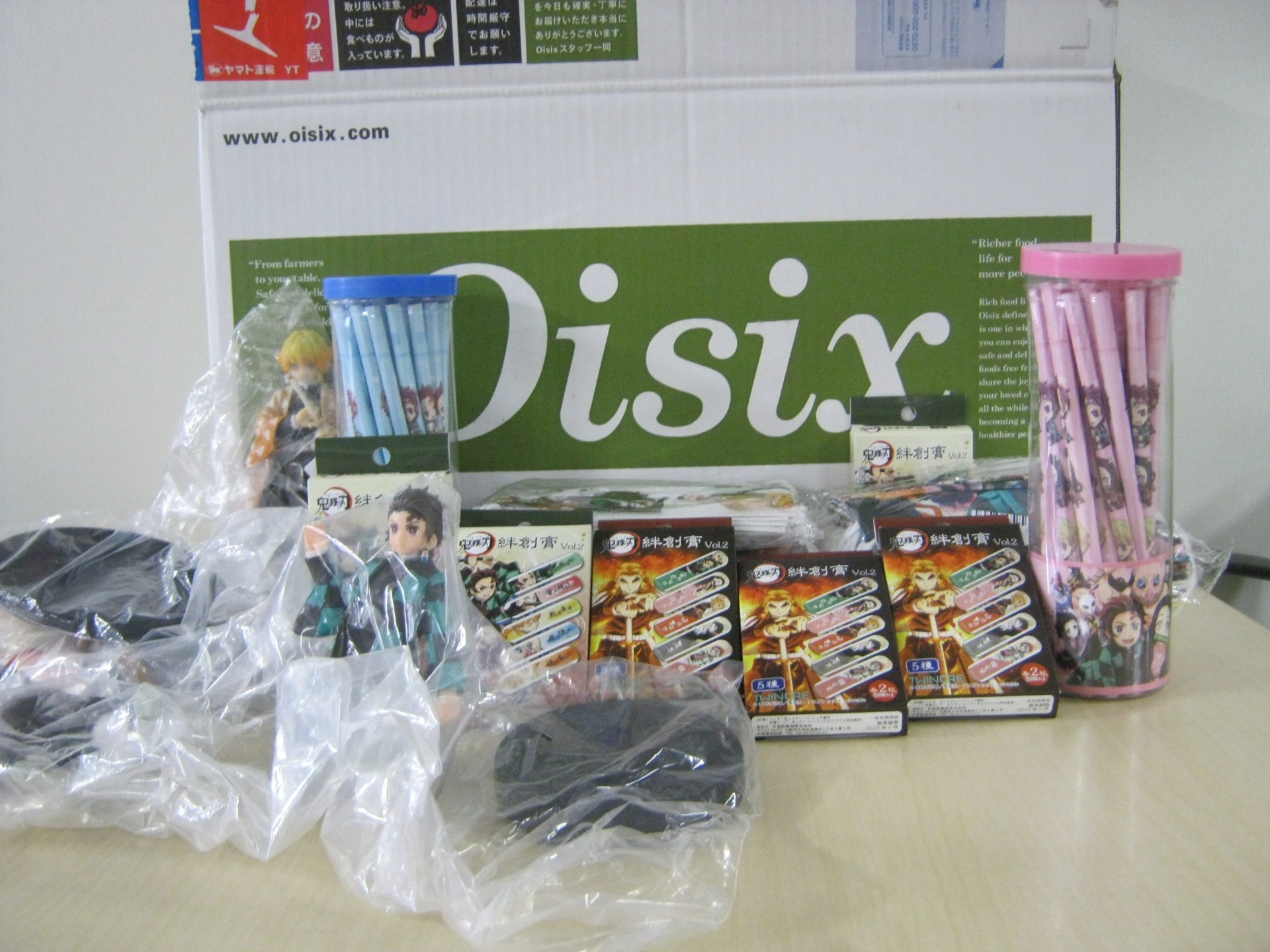 鬼滅の刃フィギュア50体他のご寄附がありました。