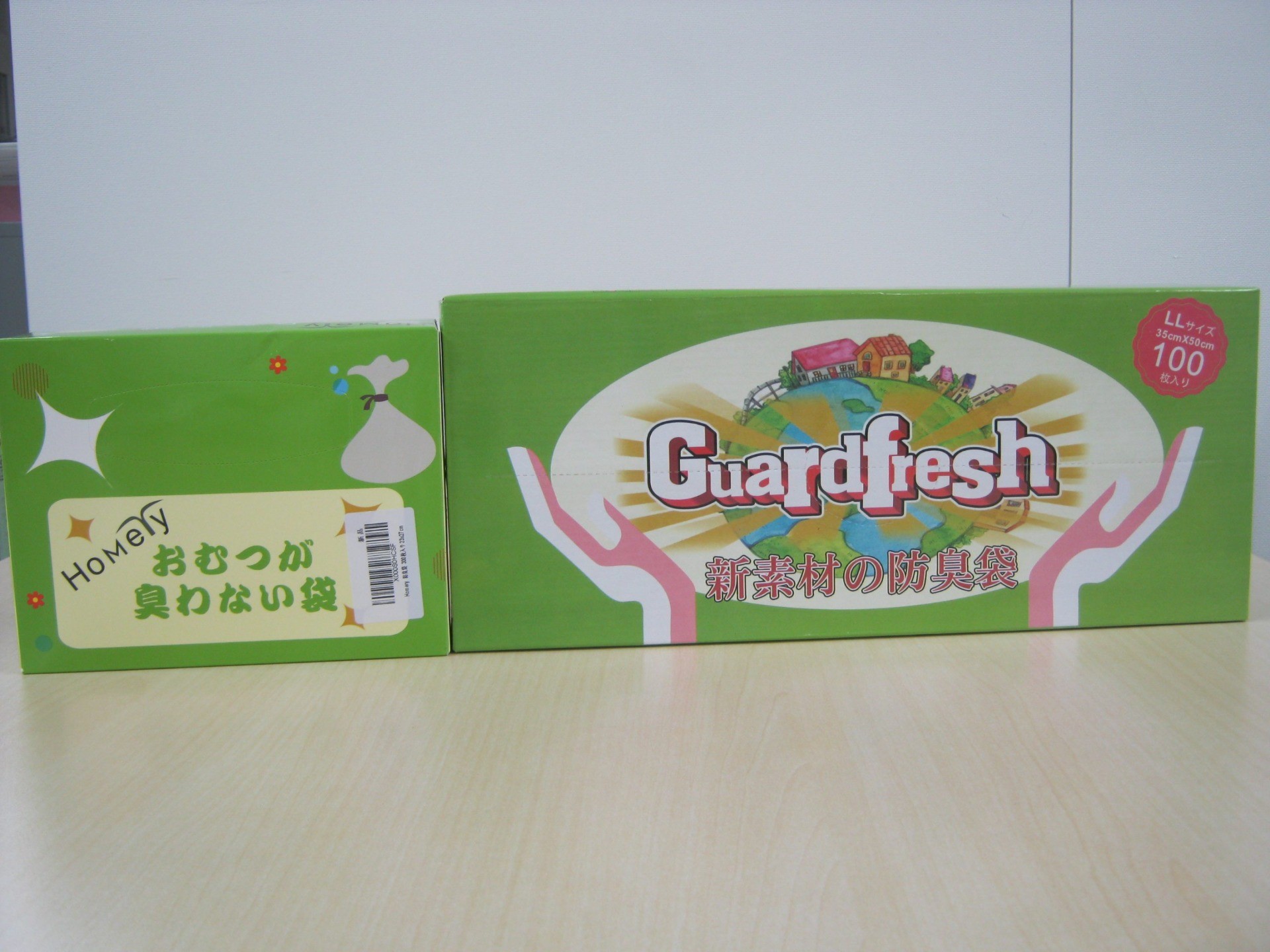 損害保険ジャパン(株)AIRオートクラブ様より防臭袋3箱と防臭袋（小）2箱のご寄附がありました。