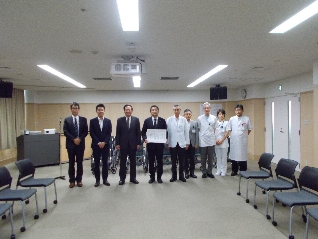 岐阜東ロータリークラブ様より当院へ、車いす15台を寄附いただきました。