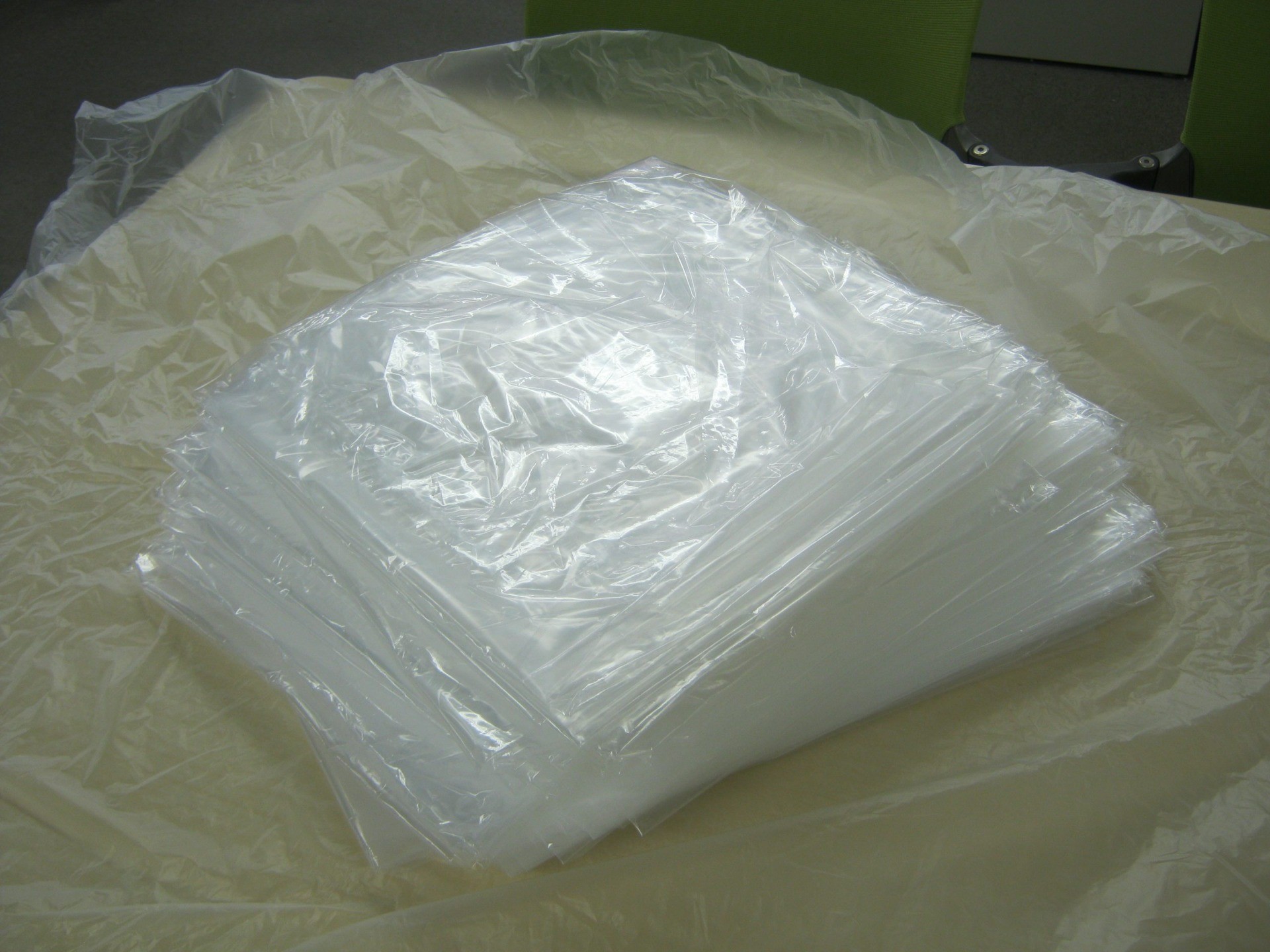 ㈱垂光 大堀 則明様より、防護ガウン500着を寄付いただきました。