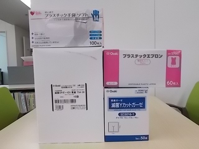 プラスチックエプロン等を寄付いただきました。