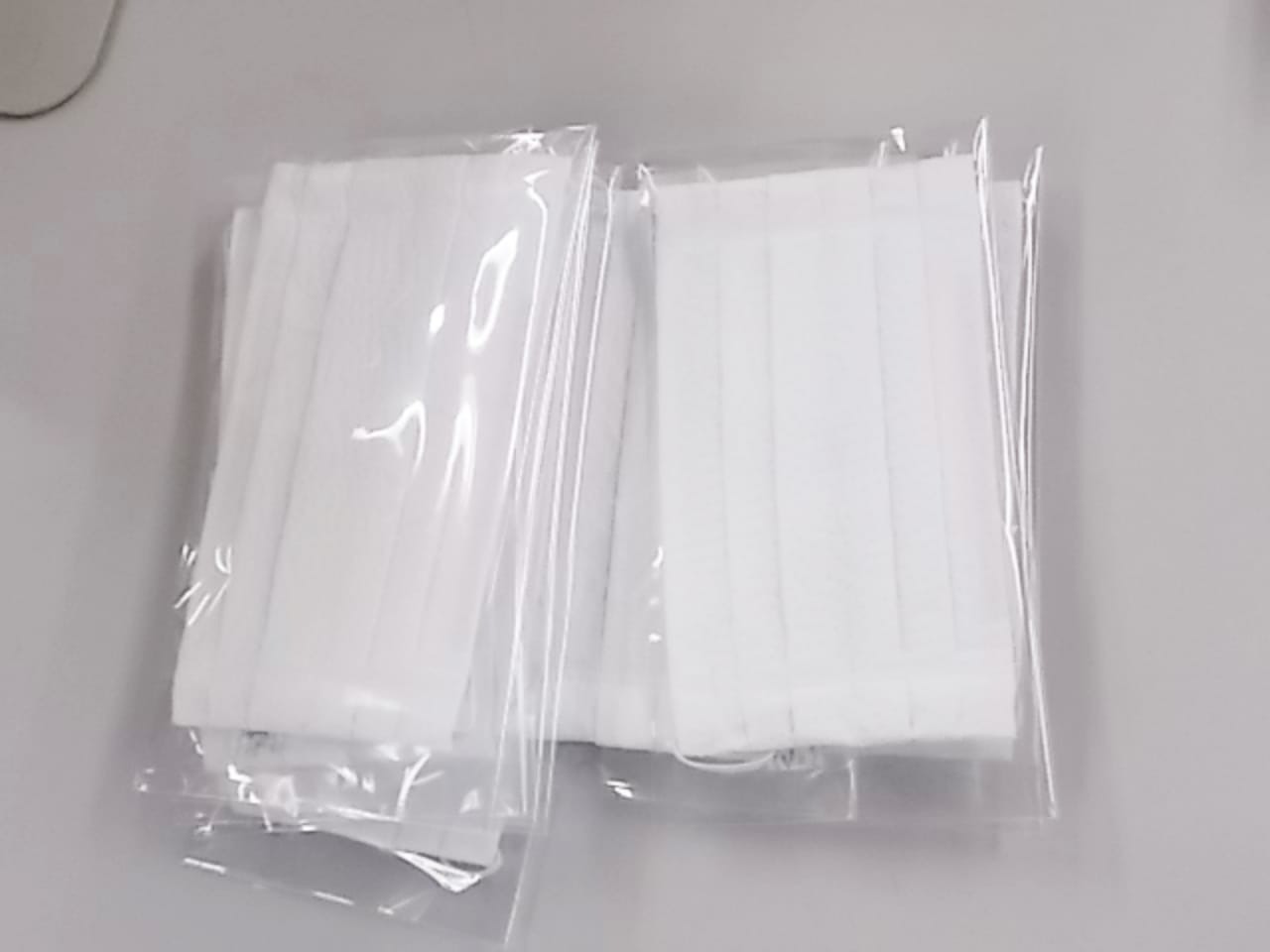 萩原 一美様より、手作りのマスク21枚を寄付いただきました。