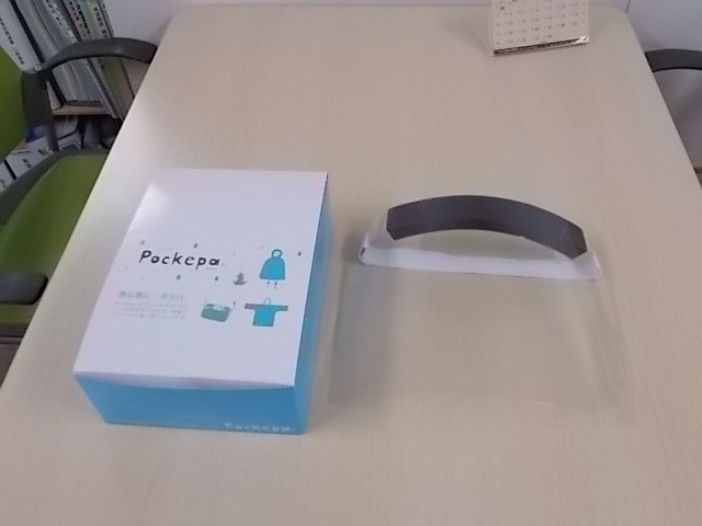 防護服（合羽）とフェイスガードを寄付いただきました。