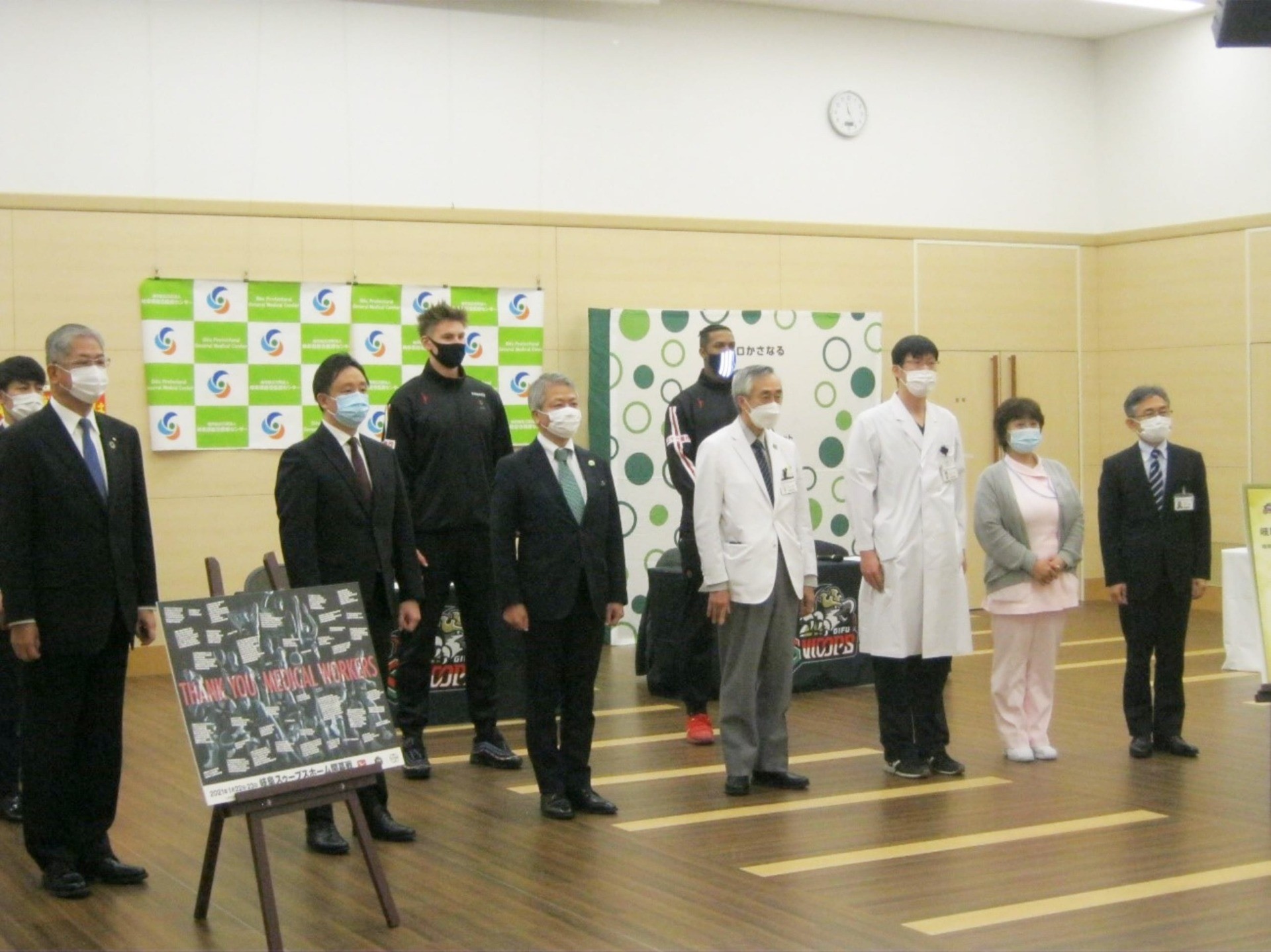 日本ダイハツ販売(株)様、シーシーエヌ(株)様、岐阜バスケットボール(株)様、岐阜スウープス・チャリティサンクスマッチ実行委員会様から、チャリティ募金及びチャリティグッズ販売収益金の一部を寄付いただきました。