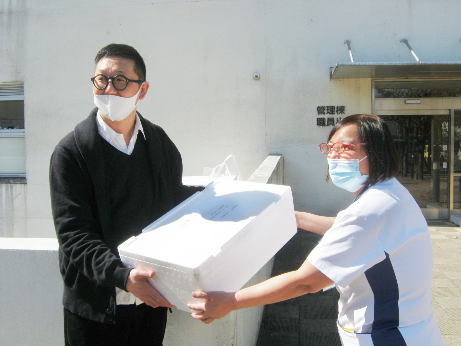 焼肉 旬やさいファンボギ 高橋 伸由企様より、お弁当25個を寄付いただきました。