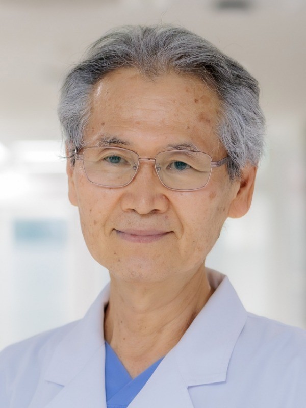 横山 康宏 写真