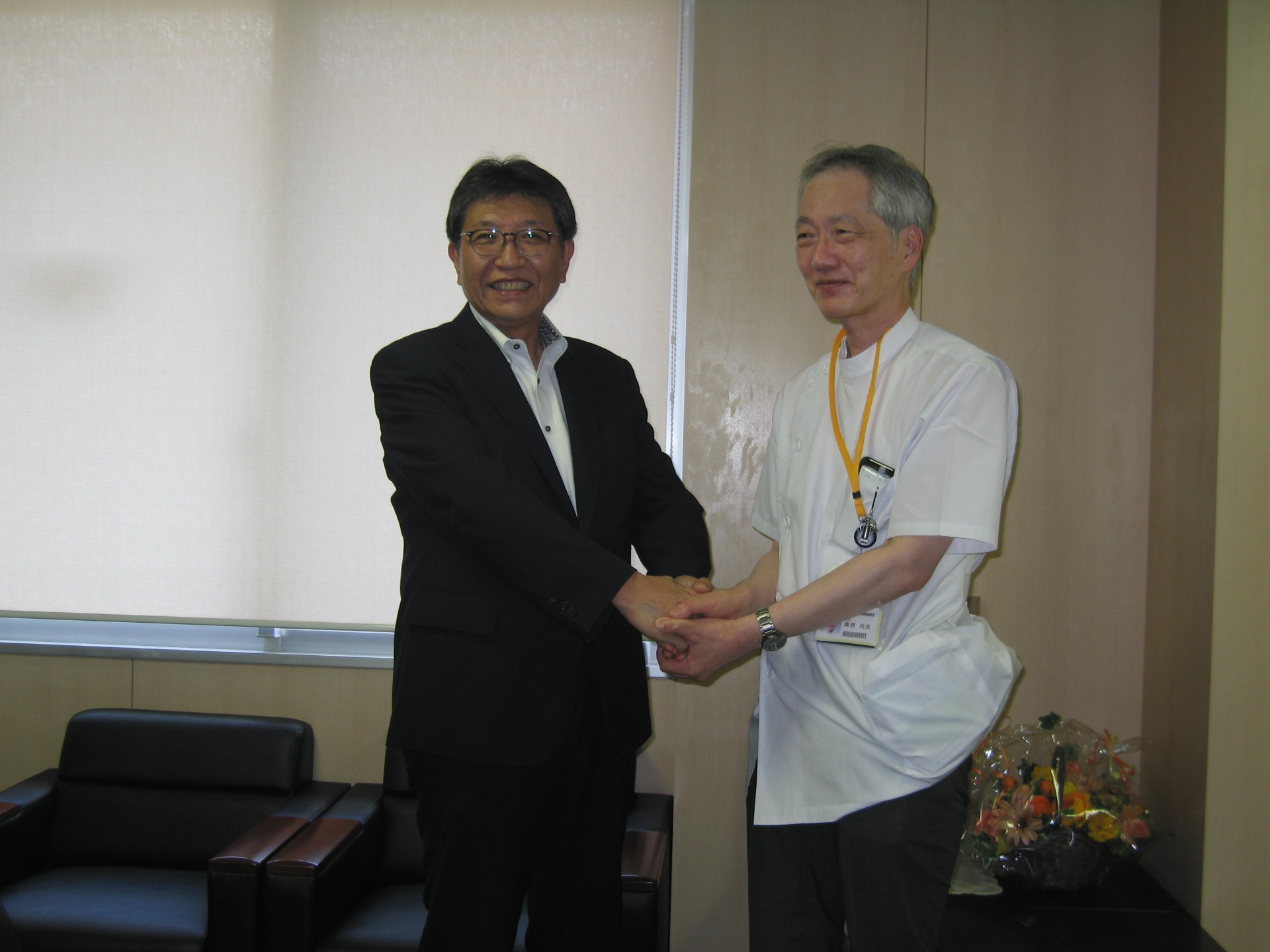 大垣キワニスクラブ会長 五十川　智宣 様より、キワニスドール30体と知育玩具のご寄付がありました。